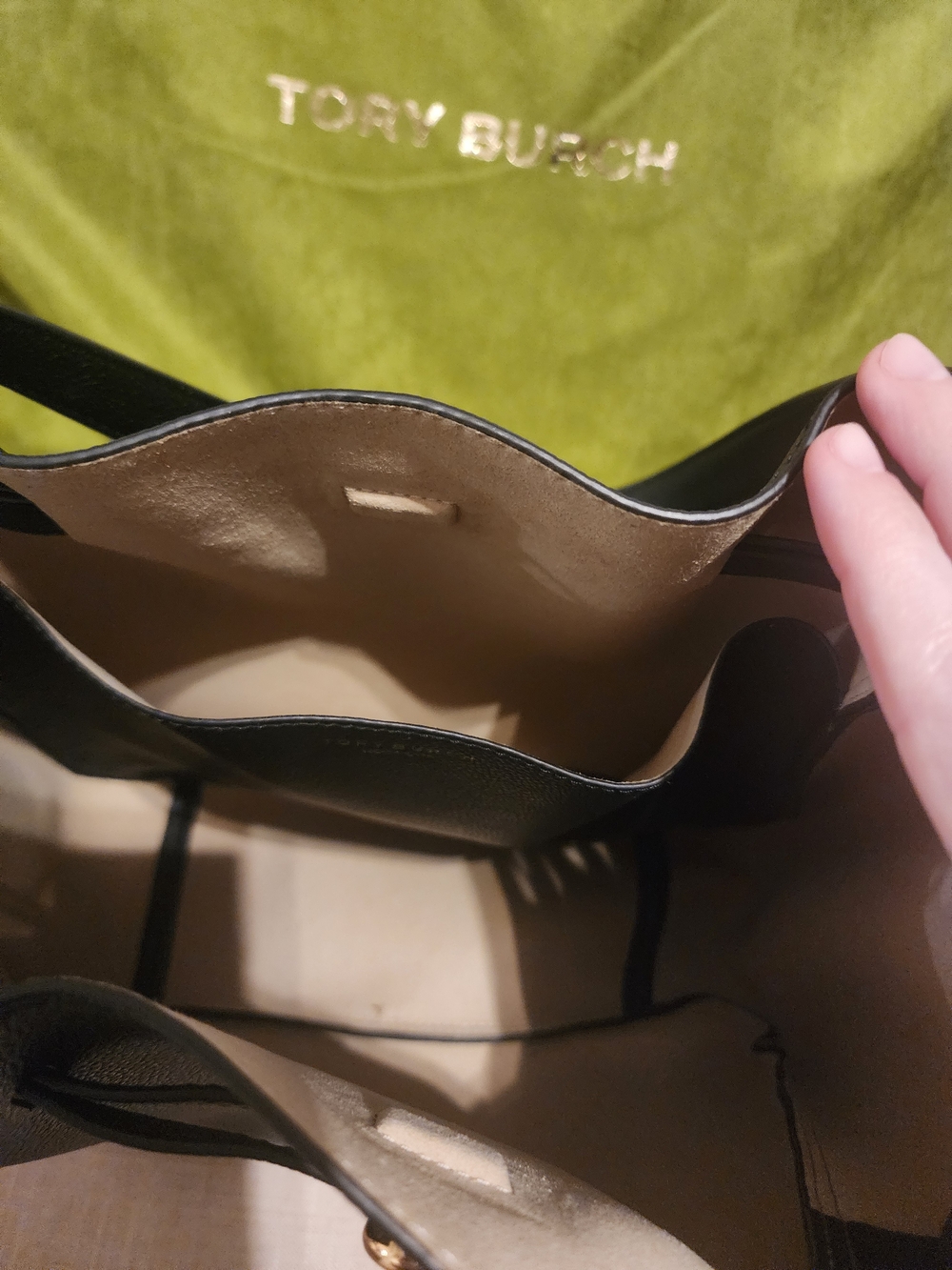 Tory Burch Romy Large Bucket Bag - Picture 4 of 4